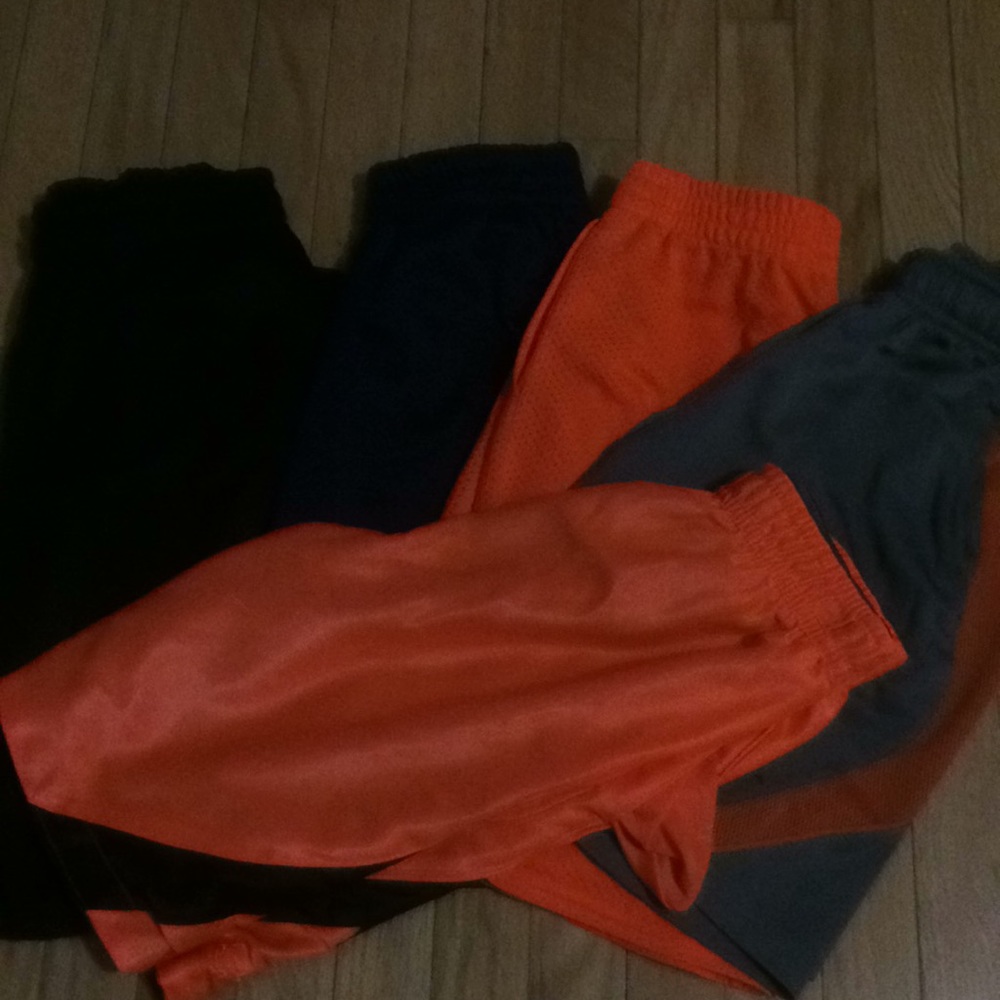 Lot of 5 pairs of boys shorts. Size medium (8)
